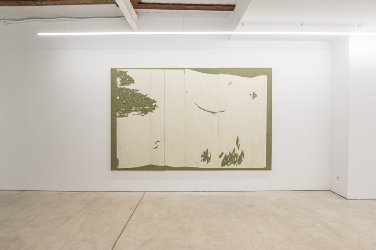 "Analizo cómo se producían ciertos objetos antes, cómo se fabrican ahora, y qué implicaciones tienen esas transformaciones en relación con el presente".

Fichamos a Claudia Pastomas: tinyurl.com/4p4kaa2m
#Fichadosmasdearte