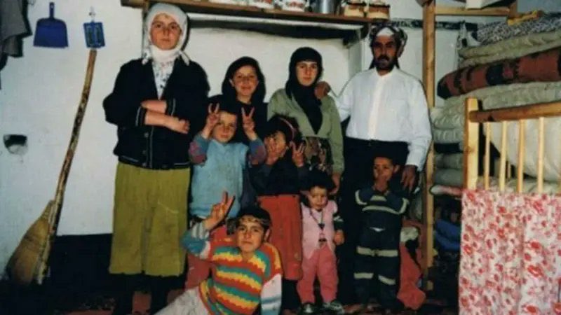 3 Ekim 1993’te Vartinis’te, aynı aileden 7’si çocuk 9 kişi yakılarak katledildi. Aradan geçen 32 yıla rağmen adalet yerini bulmadı.
Bu tür katliamlar insanlığa karşı suçtur; zaman aşımına uğratılamaz. Hukukun gereği olarak failler cezalandırılmalıdır.
#Muş #VartinisKatliamı