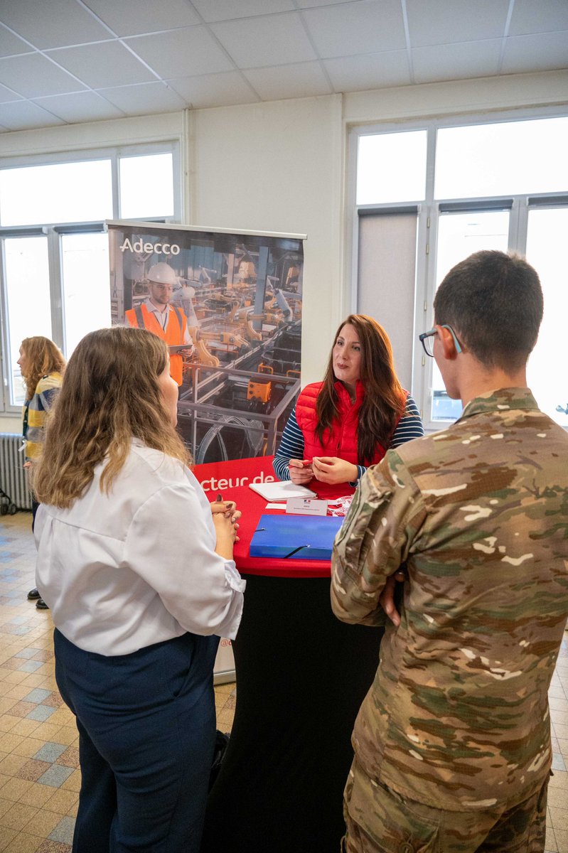 3eRG_Officiel's tweet image. EMPLOI FAMILLE • Le 30 septembre, le #3eRG a accueilli + de 100 participants, entreprises et institutions ardennaises.
🎯Objectif :
Soutenir nos militaires en reconversion et accompagner les conjointes de militaires dans leurs projets professionnels.

Ardennes, tiens ferme 🇫🇷