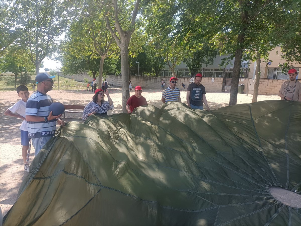 APANAS está participando en un proyecto que une estudiantes de primaria, mayores y personas con discapacidad para construir una comunidad inclusiva. Este  proyecto fomenta la inclusión y las habilidades sociales de los alumnos del CEIP Condes de Fuensalida.