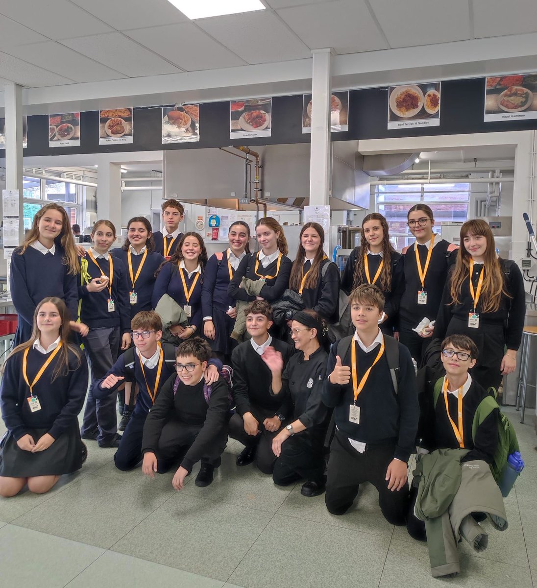 FE_Escolapias's tweet image. Camino ya del final de nuestra tercera semana, continuamos con la &quot;school integration&quot; en Inglaterra. Muchos amigos y amigas nuevos que vamos a echar de menos...
#escolapias #ESO #schoolintegration #inmersiones #inglés #despega