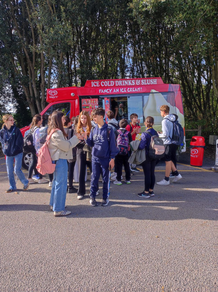 FE_Escolapias's tweet image. Camino ya del final de nuestra tercera semana, continuamos con la &quot;school integration&quot; en Inglaterra. Muchos amigos y amigas nuevos que vamos a echar de menos...
#escolapias #ESO #schoolintegration #inmersiones #inglés #despega