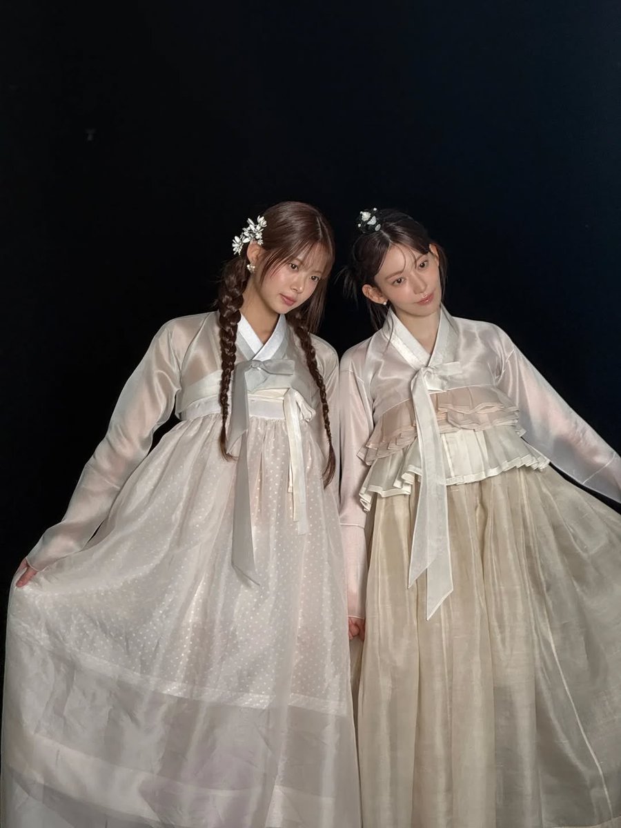 EUNCHAE &amp; SAKURA 😭😭😭😭