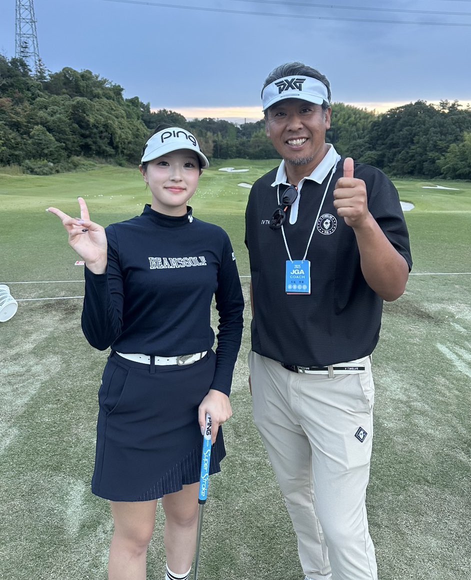 5UNDERS's tweet photo. 日本女子オープン🇯🇵
5unders golf range 麻布十番の会員の松原柊亜選手が決勝ラウンド進出しました。一流プロ相手に戦えるレベルに達しました。皆様の応援のおかげです。これからも応援よろしくお願いします。
#松原柊亜 #山田直知 #日本女子オープン
#5unders #ゴルフレッスン #麻布十番 https://t.co/F6qw52zy2u