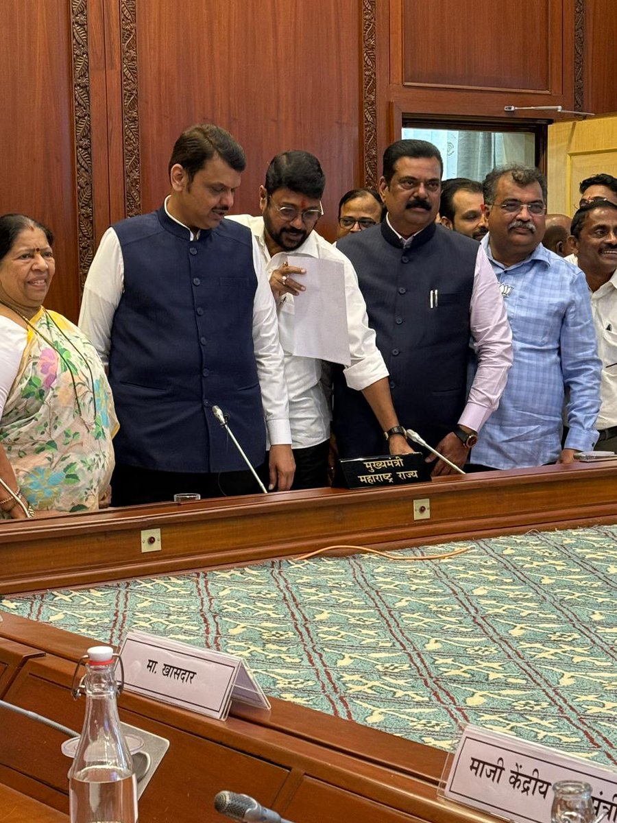 subhashgbhoir's tweet photo. कल्याण-शीळ फाट्यावरील वाहतूक कोंडी ही नागरिकांसाठी मोठी डोकेदुखी ठरत आहे. या परिसरातील लाखो नागरिकांचा अमूल्य वेळ रोज रस्त्यावर वाया जातोय, ज्यामुळे त्यांचे आरोग्य आणि व्यवसाय यावर गंभीर परिणाम होत आहे. आपल्या विद्यार्थ्यांना, रूग्णांना याचा फटका बसतो. https://t.co/KbzSZo01sY