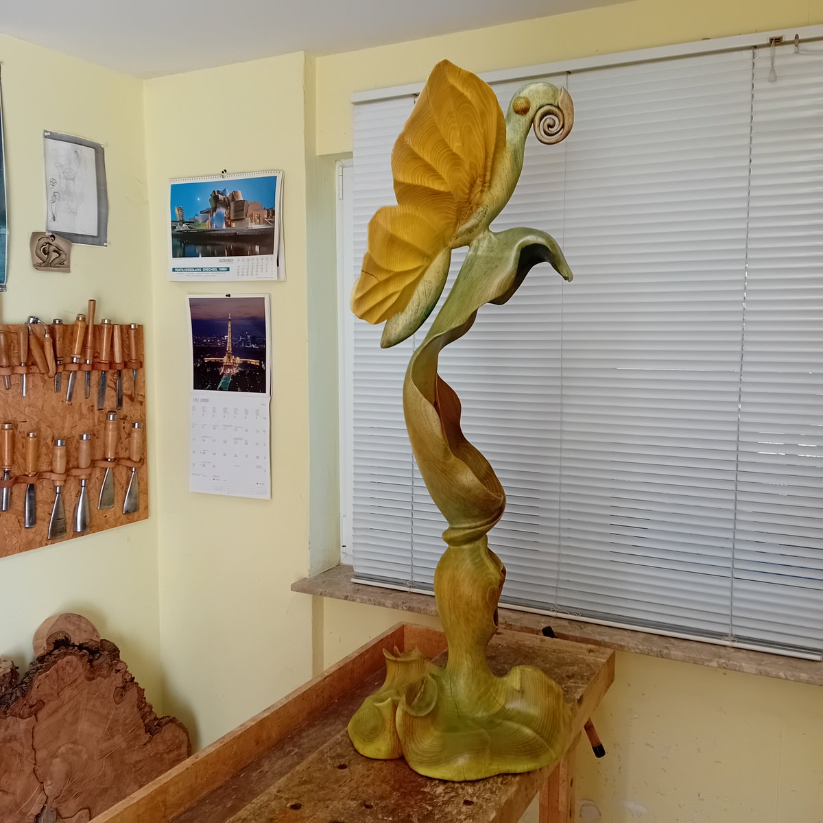 Klexmino's tweet photo. Liebe Kunstfeunde,
heute aus meinem Atelier eine Skulptur zum Thema Natur "Falter auf Blatt".
Robinie
gebleicht / gebeizt / lackiert
110 cm x 35cm https://t.co/bbpsmoPO6J