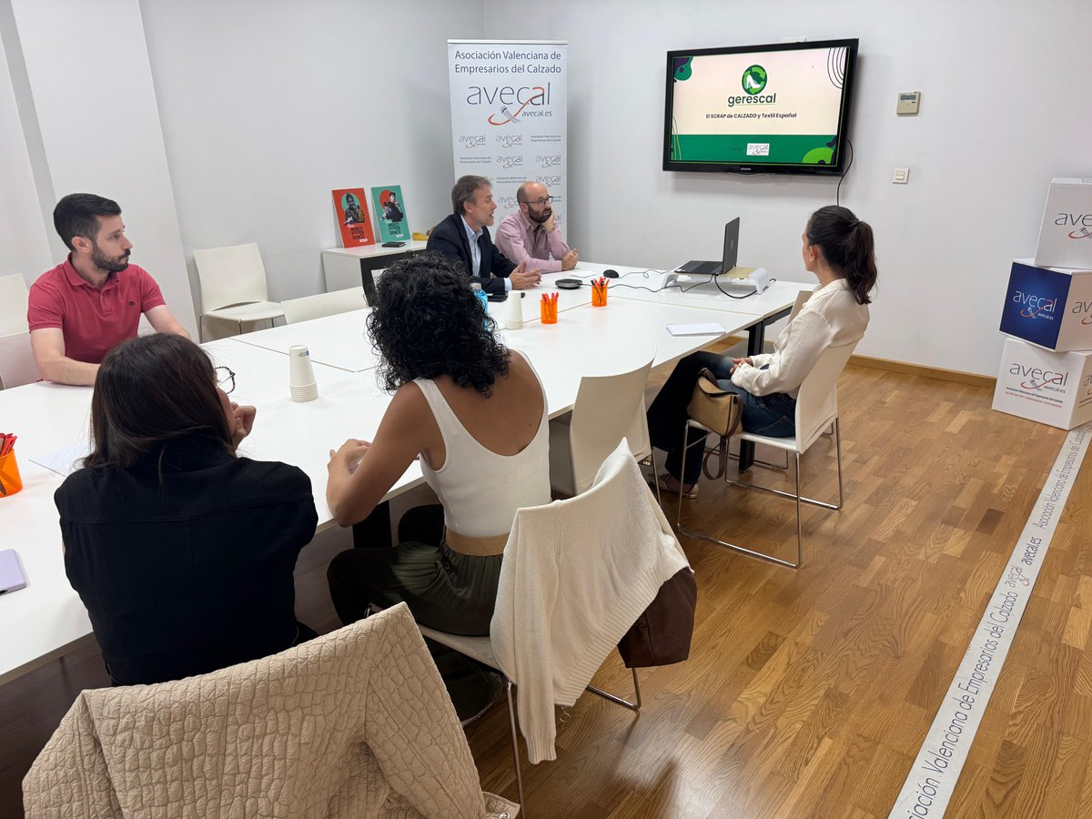 avecal's tweet photo. ♻️👞 Desde Avecal y @Gerescal hemos celebrado esta mañana una jornada, en formato presencial y online, para informar sobre el impacto de esta nueva normativa europea, que se prevé que entre en vigor el año que viene. https://t.co/qhmIoQX80M