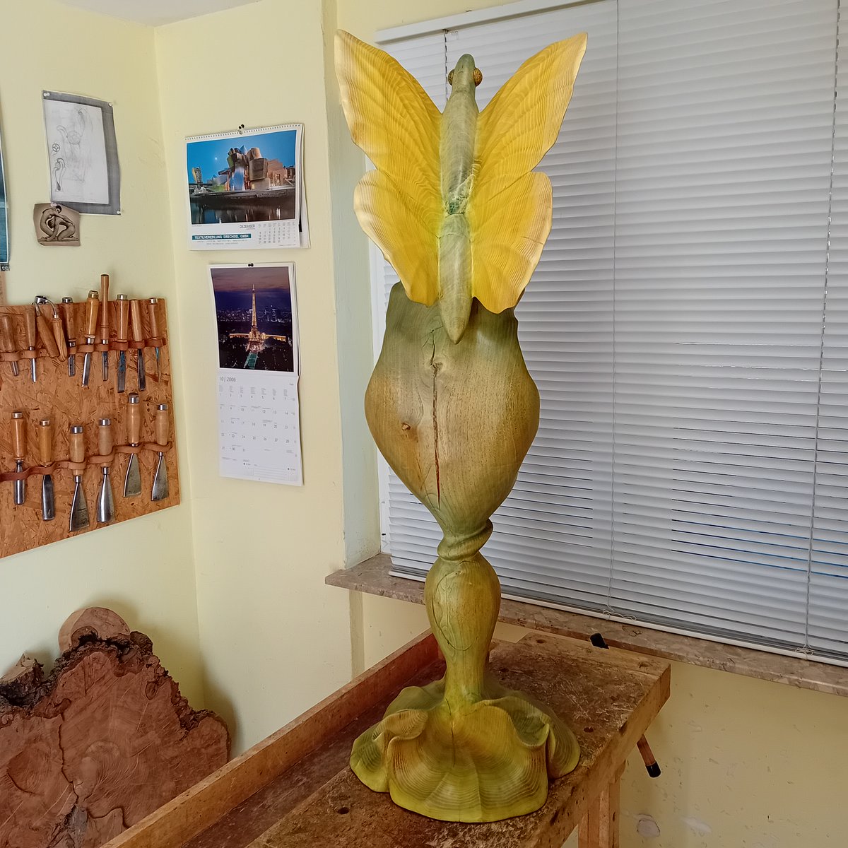 Klexmino's tweet photo. Liebe Kunstfeunde,
heute aus meinem Atelier eine Skulptur zum Thema Natur "Falter auf Blatt".
Robinie
gebleicht / gebeizt / lackiert
110 cm x 35cm https://t.co/bbpsmoPO6J