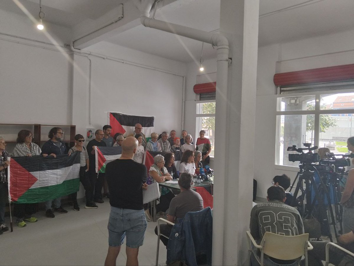 #GlobalMovementoToGaza desee EH, denuncia que la #GlobalSumudFlotilla ha sido interceptada ilegalmente por Israel. ¡Anuncian una nueva flotilla en marcha!

#GenozidioSTOP
 ¡Súmate a las movilizaciones!.
🇵🇸 #U15LangileokPalestinarekin

PALESTINA ASKE! 🇵🇸🍉