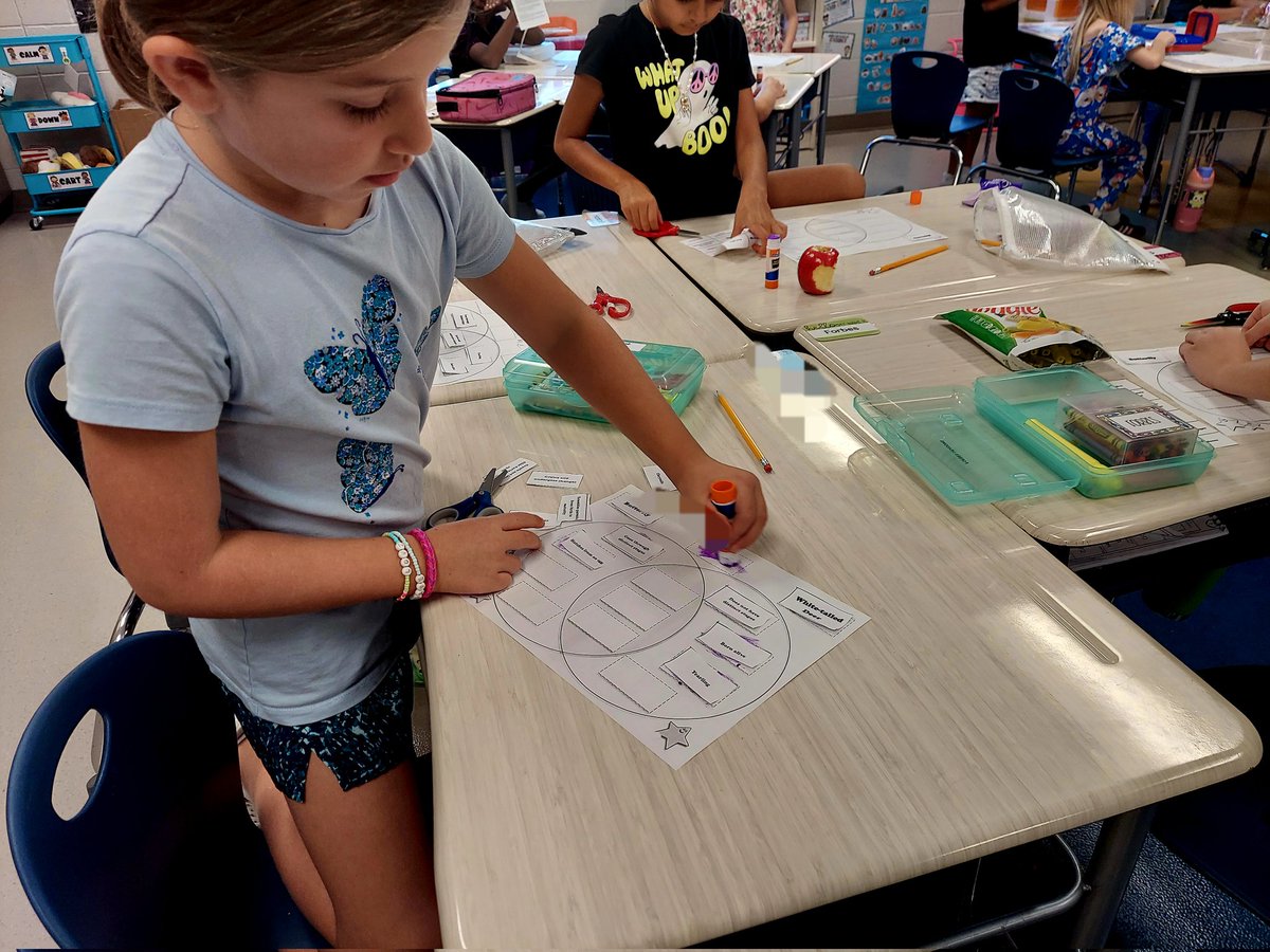 jsaunders2nd's tweet image. Comparing and Contrasting insect and mammal life cycles. #MrsSaundersScholars #hawksSOARtogether #oneccps @OldHundredES