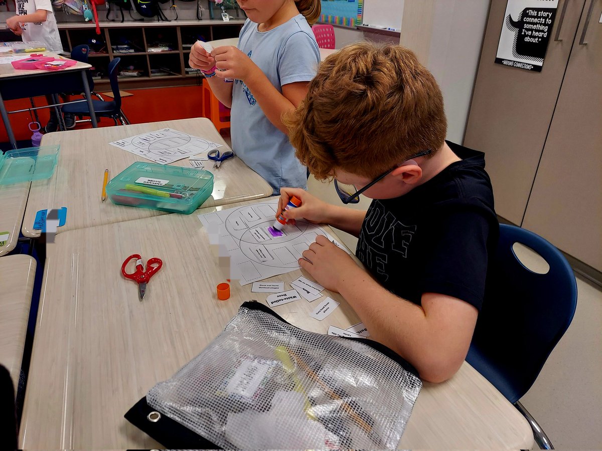 jsaunders2nd's tweet image. Comparing and Contrasting insect and mammal life cycles. #MrsSaundersScholars #hawksSOARtogether #oneccps @OldHundredES