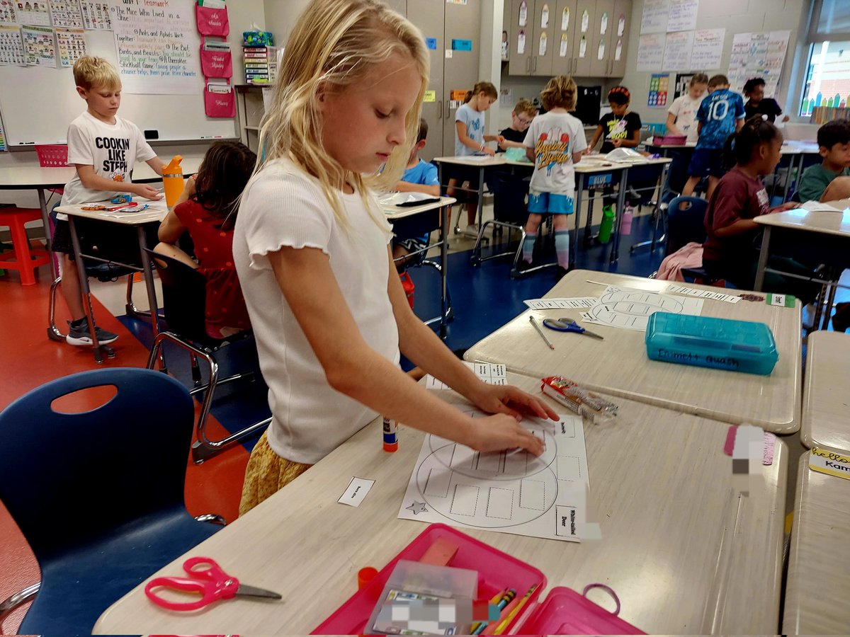 jsaunders2nd's tweet image. Comparing and Contrasting insect and mammal life cycles. #MrsSaundersScholars #hawksSOARtogether #oneccps @OldHundredES