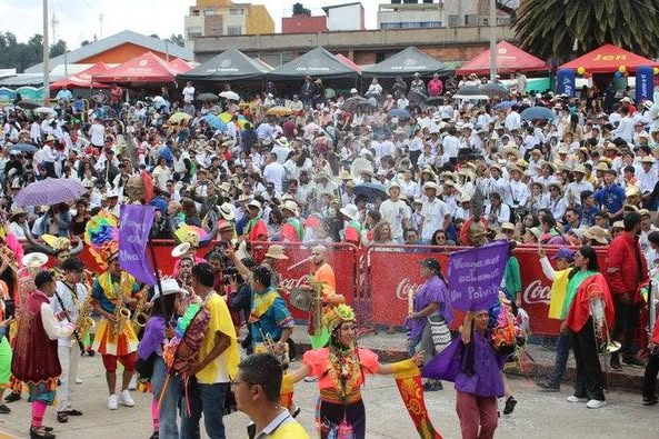 #Colombia HOY es HOY el comienzo del 51! Concurso Nocional de Bandas Musicales en #Paipa #Boyacá. <a href="/mincultura/">MinCultura Colombia</a> <a href="/VigiasPC/">Vigías del Patrimonio MinCultura</a> <a href="/CorbandasPaipa/">CORBANDAS PAIPA</a> <a href="/AlcaldiaDePaipa/">Alcaldía de Paipa</a> x.com/i/status/19737…
#MusicaPorLaPAzDeColombia
Disfrutemos de 3 días con 37 Bandas País. Homenaje 500 años <a href="/SantaMartaDTCH/">Alcaldía de Santa Marta</a>.