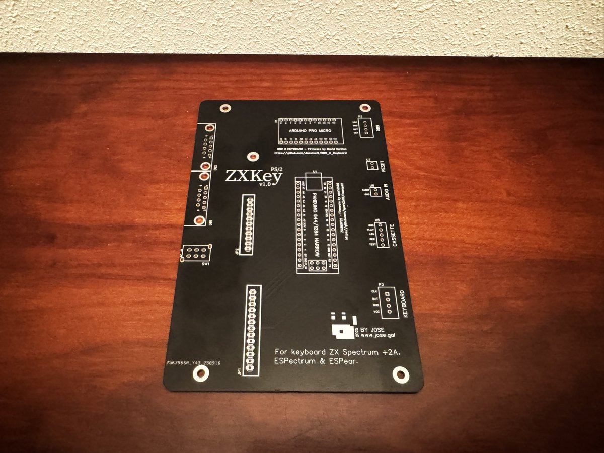 joselopez_ga's tweet image. Bueno finalmente le he diseñado una PCB en condiciones a mi ZX Spectrum +2A, el ZXKey. 😎 Con esta PCB más una Lyligo y el magnífico emulador #ESPectrum hacen que este ZX Spectrum +2A que había fallecido, haya renacido y me encanta!!
