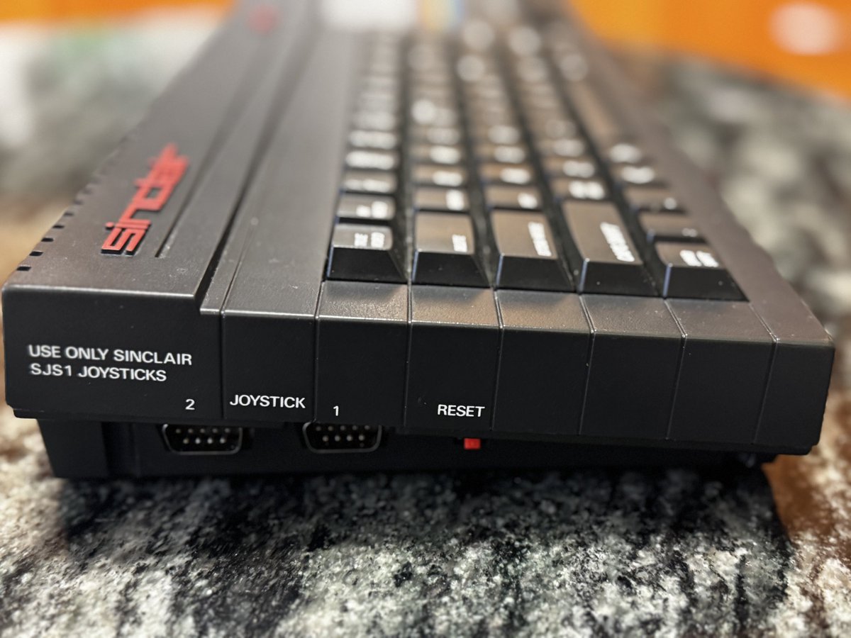 joselopez_ga's tweet image. Bueno finalmente le he diseñado una PCB en condiciones a mi ZX Spectrum +2A, el ZXKey. 😎 Con esta PCB más una Lyligo y el magnífico emulador #ESPectrum hacen que este ZX Spectrum +2A que había fallecido, haya renacido y me encanta!!