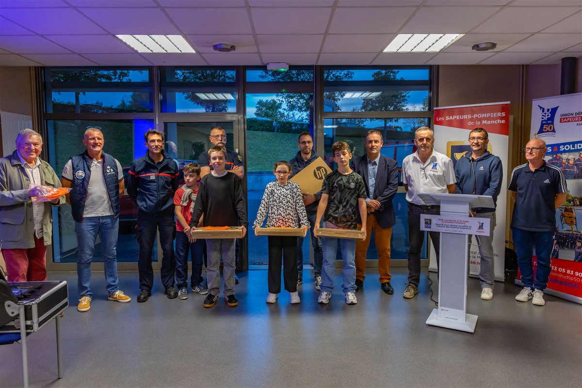 💪🏊‍♀️Grâce à tous les #dons reçus pour son #défi de la #traversée à la nage, Fabrice DUHE, ancien #sapeurpompier a remis hier le montant de 2200€ à #ŒuvredesPupilles Orphelins et Fonds d'Entraide des Sapeurs-Pompiers.
📷Remerciement à la photographe #AnibasPhotography