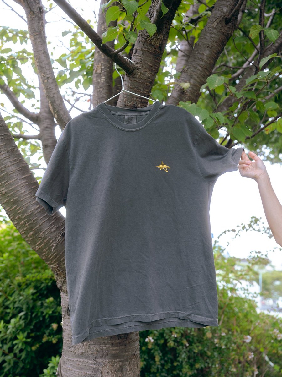 明日からTシャツ販売します🌟

¥6000  M/L/XL

私が着てるのはMサイズです、151cm

デザインは <a href="/takuto_okamoto_/">Takuto Okamoto</a> 
写真は 岡﨑まどかちゃん 🤍