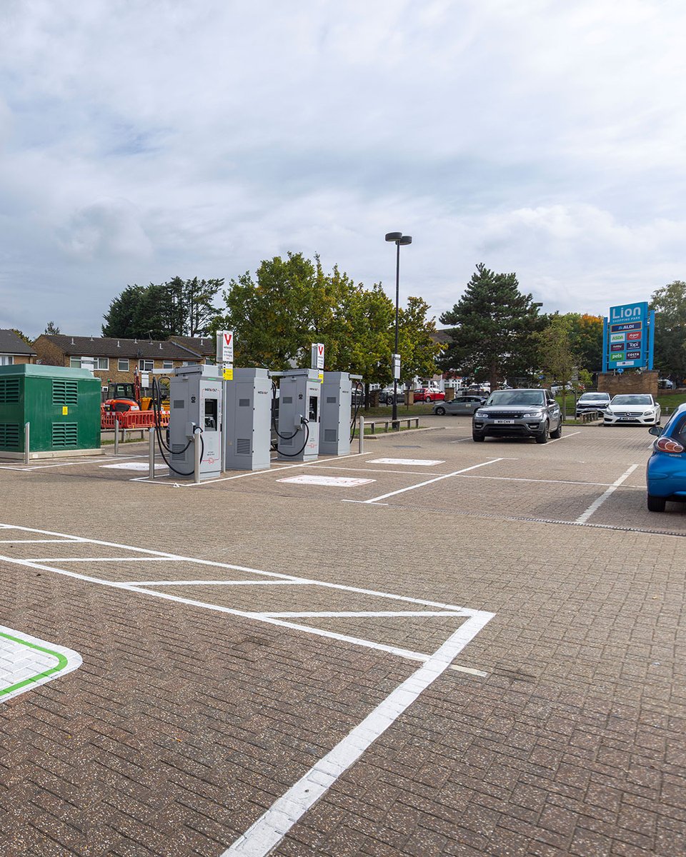 InstaVoltUK's tweet photo. New hub live in Woking!

Featuring 12 x 160kW ultra-rapid chargers at Lion Shopping Park ⚡️ ♿️ 2 accessible bays
🛍️ ALDI, Hobbycraft, Pets at Home &amp; Asda on-site
💳 Contactless payment incl. Apple Pay, Amex &amp; more
🌓 Open 24/7
📍Lion Shopping Park, GU22 8BD https://t.co/ZUrkvXtrHh