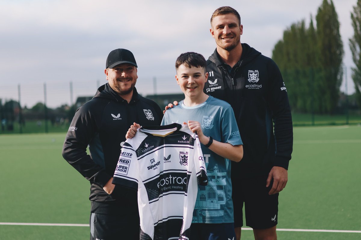 FCComFoundation's tweet image. 𝗟𝗗𝗥𝗟 𝗔𝗡𝗗 𝗣𝗗𝗥𝗟 𝗦𝗛𝗜𝗥𝗧 𝗣𝗥𝗘𝗦𝗘𝗡𝗧𝗔𝗧𝗜𝗢𝗡𝗦! 👏

As an Inclusion Ambassador, Hull FC’s Jed Cartwright presented shirts to the club’s PDRL and LDRL players ahead of the new season, showing his support for their teams and the club’s wider inclusion programme! 🤩