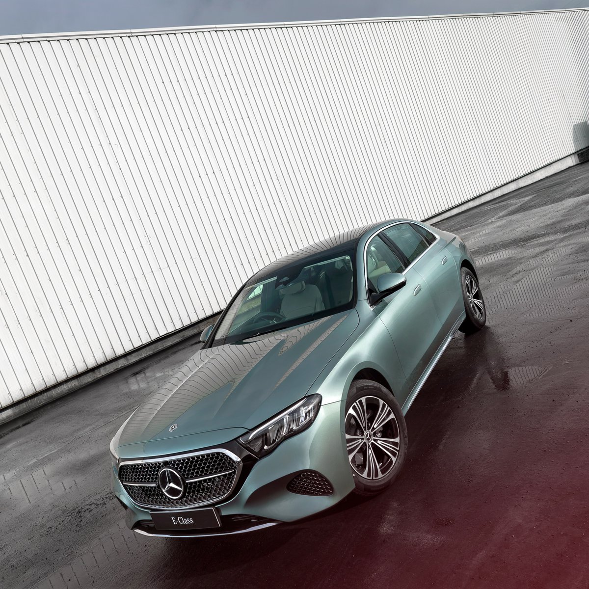 MercedesBenzInd's tweet image. The feeling of open skies, and of somewhere you&apos;ve never been. 

The Mercedes-Benz E-Class.

#EClass #MercedesBenzIndia