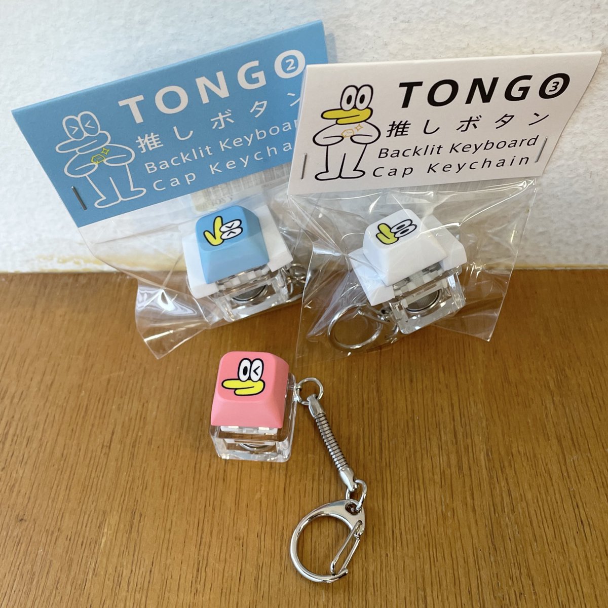 calobookshop's tweet photo. 西武アキラさん @hakasekaa の新作、Tongoくんの推しボタン。カチカチ押す=推すとカラフルに光ります。色によってトンゴくんの表情も違います。770円。 https://t.co/po5w7r5fdJ
