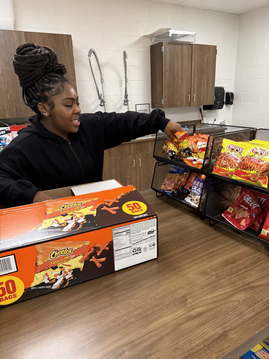 SHSDECA7's tweet image. 💜💛 What a week at the Bulldog Station! From stocking shelves to serving smiles, our team showed what it really takes to run a student-based enterprise. 🐾
Proud to close out #DECASBEWeek with the best Bulldogs around! @SmyrnaBulldog #onlyoneSHS