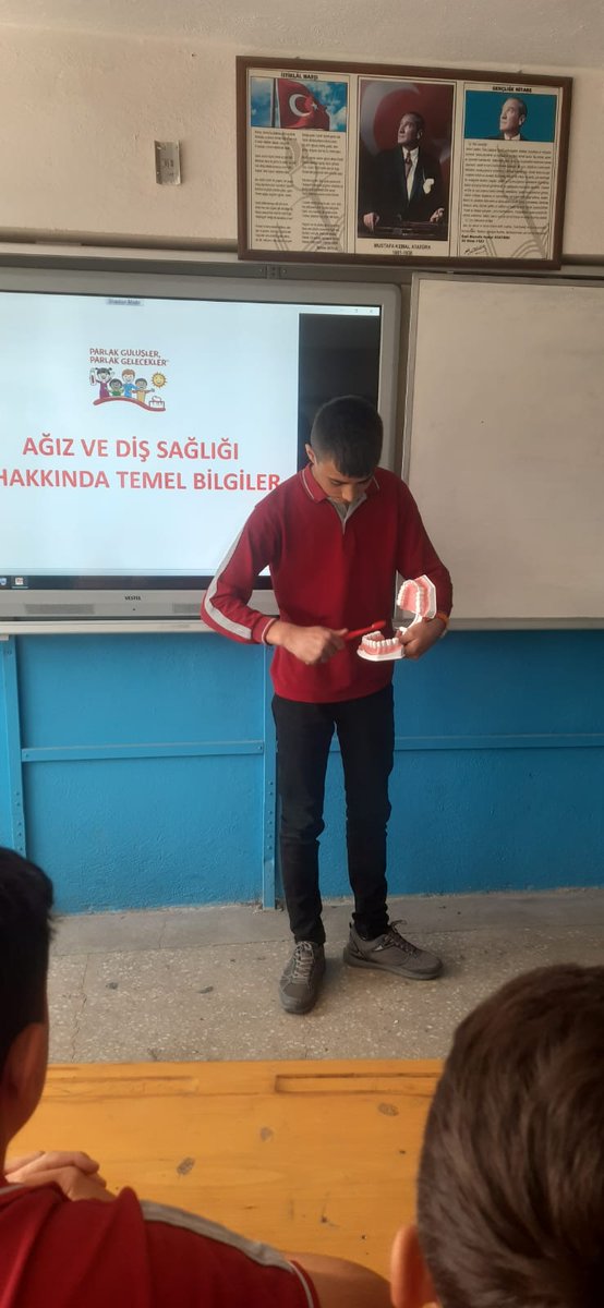 29.09.2025-03.10.2025 tarihleri arasında, okulumuzdaki öğrencilerimize Ağız ve Diş Sağlığı, doğru diş fırçalama konularında video, sunum ve diş maketi kullanılarak eğitim yapılmıştır.