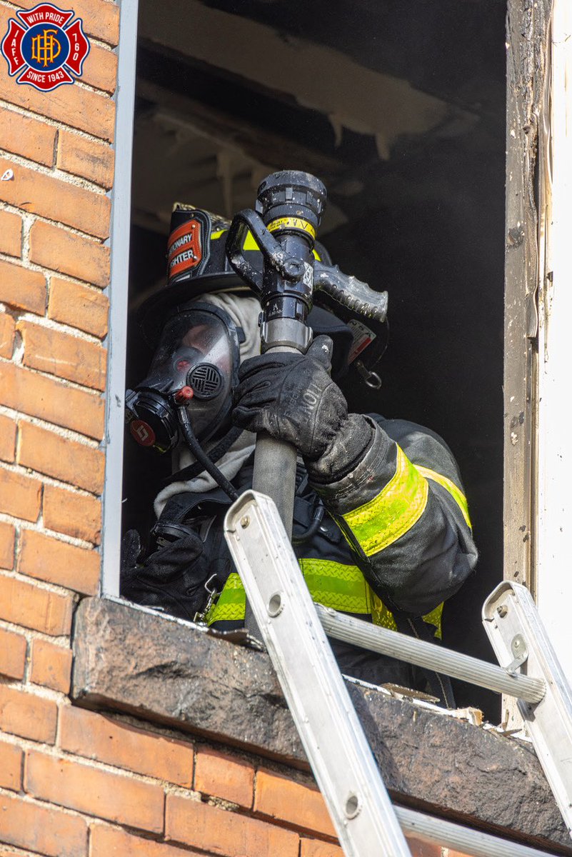 HartfordFire760's tweet photo. Yesterday, our members operated at a #SecondAlarm fire located on #MadisonAve in the city’s #WestEnd. Companies arrived to heavy fire located in the rear enclosed porches and heavy smoke throughout the building. Members quickly went to work to control the blaze. #HFFLOCAL760 https://t.co/Neh2Ot6jhT