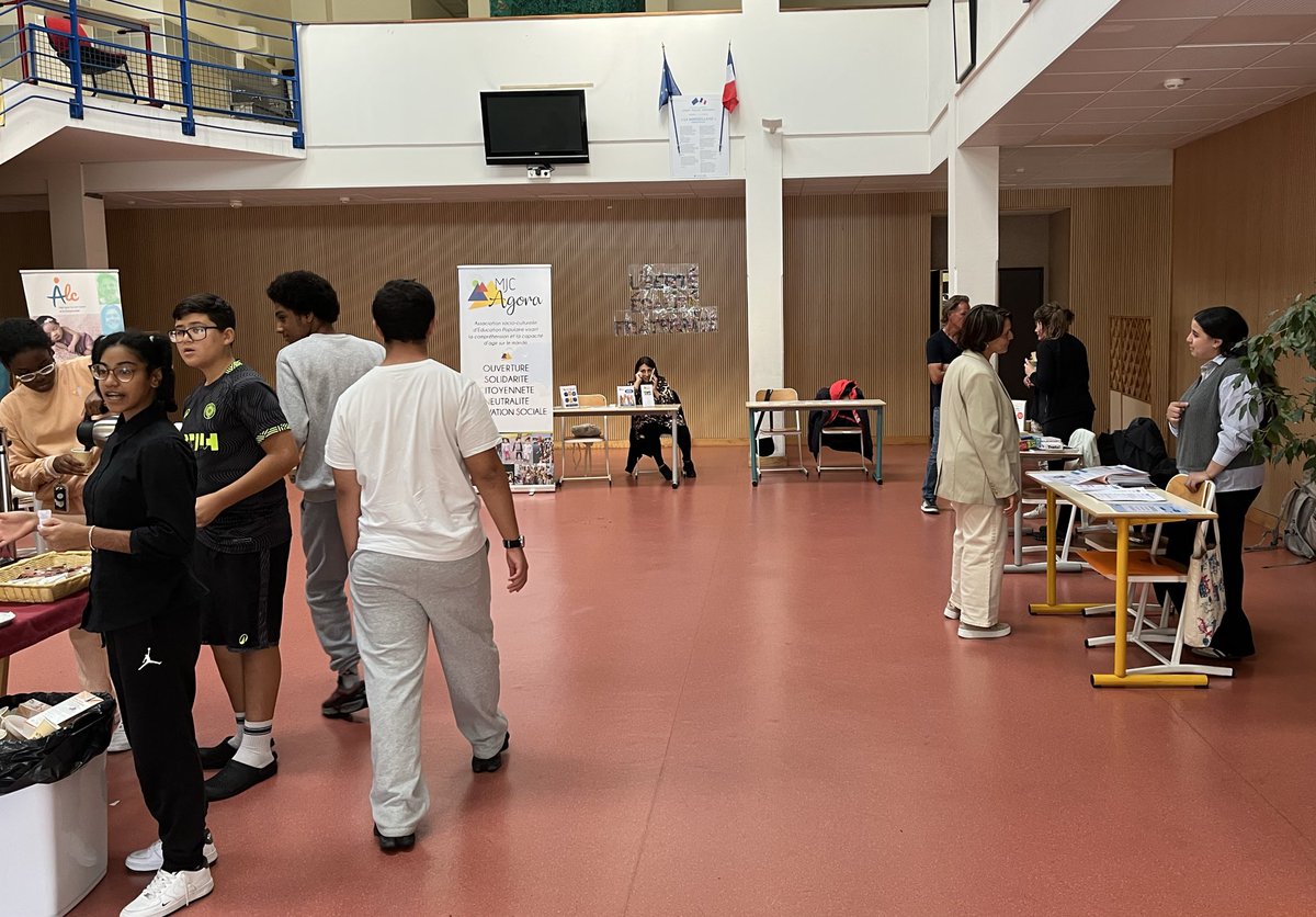 Le 1er forum des partenaires s’est tenu ce jeudi 2/10 au <a href="/ClgLouisNucera/">Collège Louis Nucera - Nice</a>. Nos parents ont pu y rencontrer les associations qui œuvrent en faveur des élèves des quartiers Pasteur, Bon Voyage et Roquebillière. Un grand merci à tous les participants ! <a href="/AcademieNice/">Académie de Nice</a> <a href="/VilledeNice/">Ville de Nice</a>