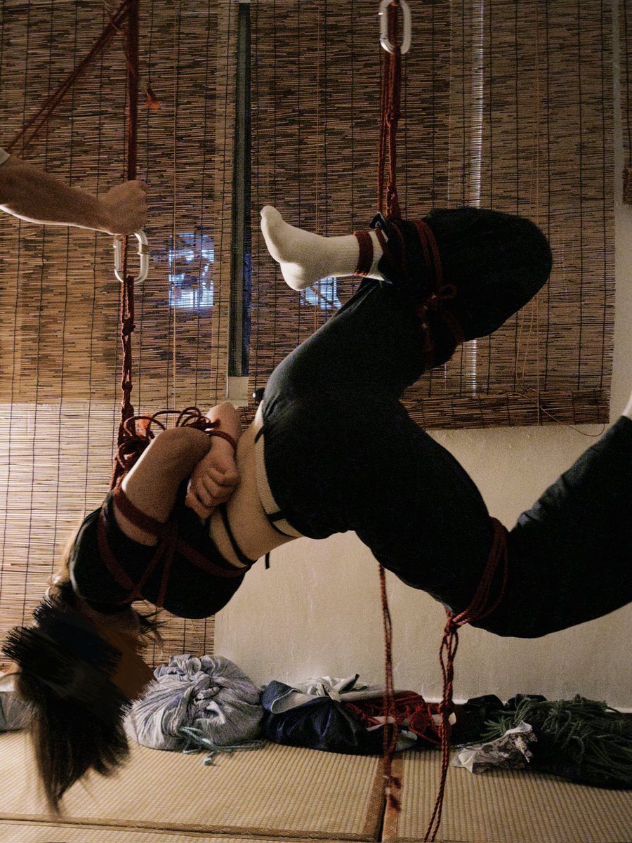 记首次玩绳
好玩爱玩下次还玩🥰
被缚： 我
🪢： <a href="/WS32628030/">缚手-阿柱</a> 
🏠： <a href="/mogudao777/">蘑菇岛🪢</a>