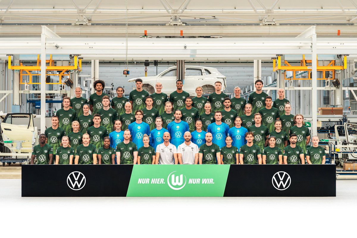 VfL_Wolfsburg's tweet photo. 💚🩶 Grün-Weiß aus der Autostadt! 💚🩶

#VfLWolfsburg https://t.co/BnEcQnQJ1C