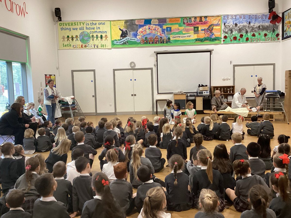 MapleTree_GSP's tweet image. We’ve had another lovely visit from our friends from St Mary’s church. We love our ‘ Open the Book’ assemblies. 😁
#greatsankeyre
