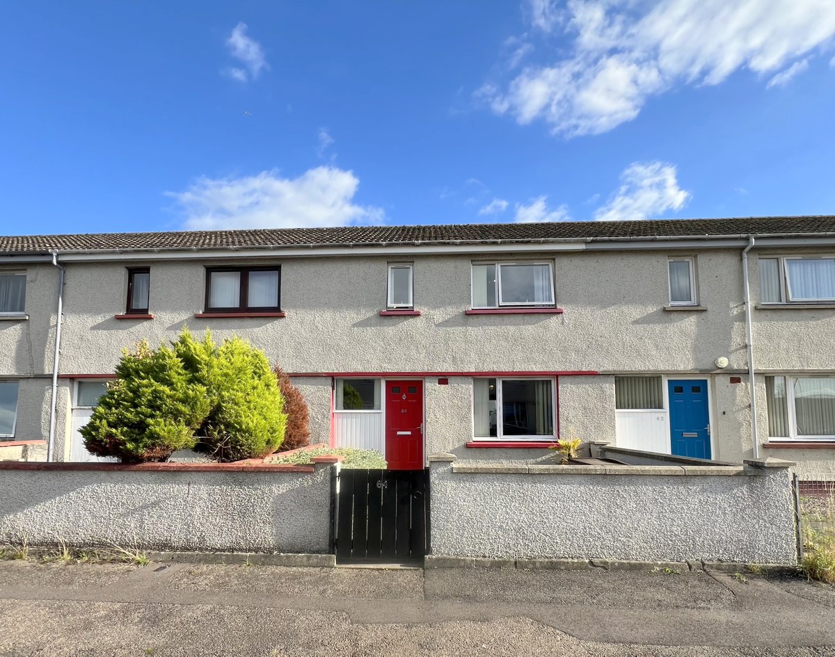 MacandMac28's tweet image. 🌟 NEW TO THE MARKET 🌟

64 Wyvis Place, Inverness, IV3 8DS
OFFERS OVER £135,000

This deceptively spacious, three-bedroom, mid-terraced property is located in the Merkinch area of the City, close to excellent facilities and within easy reach of the City Centre.

☎ 01463 235559