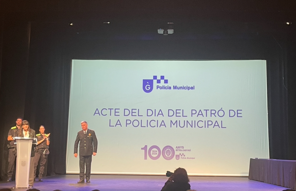ccoo_FSCbllapag's tweet photo. Aquesta setmana, la secció sindical de @ccoocatalunya  de @AjuntamentGava ha rebut la felicitació pública com a entitat col·laboradora en el marc de l'acte del centenari de la policia municipal. Enhorabona a la nostra gent per la tasca realitzada en benefici de la comunitat. https://t.co/9OgQPM4fAB