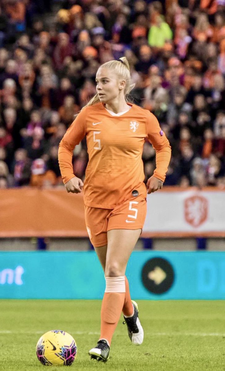 spelersvakbond's tweet image. Welkom Kika van Es ⚽️💫😃

Kika volgt Claudia van den Heiligenberg op als Manager Vrouwenvoetbal bij de VVCS. 

De ex-international zal onder meer de spelersgroepen bij de verschillende clubs gaan bezoeken om te vertellen over het werk van de VVCS.