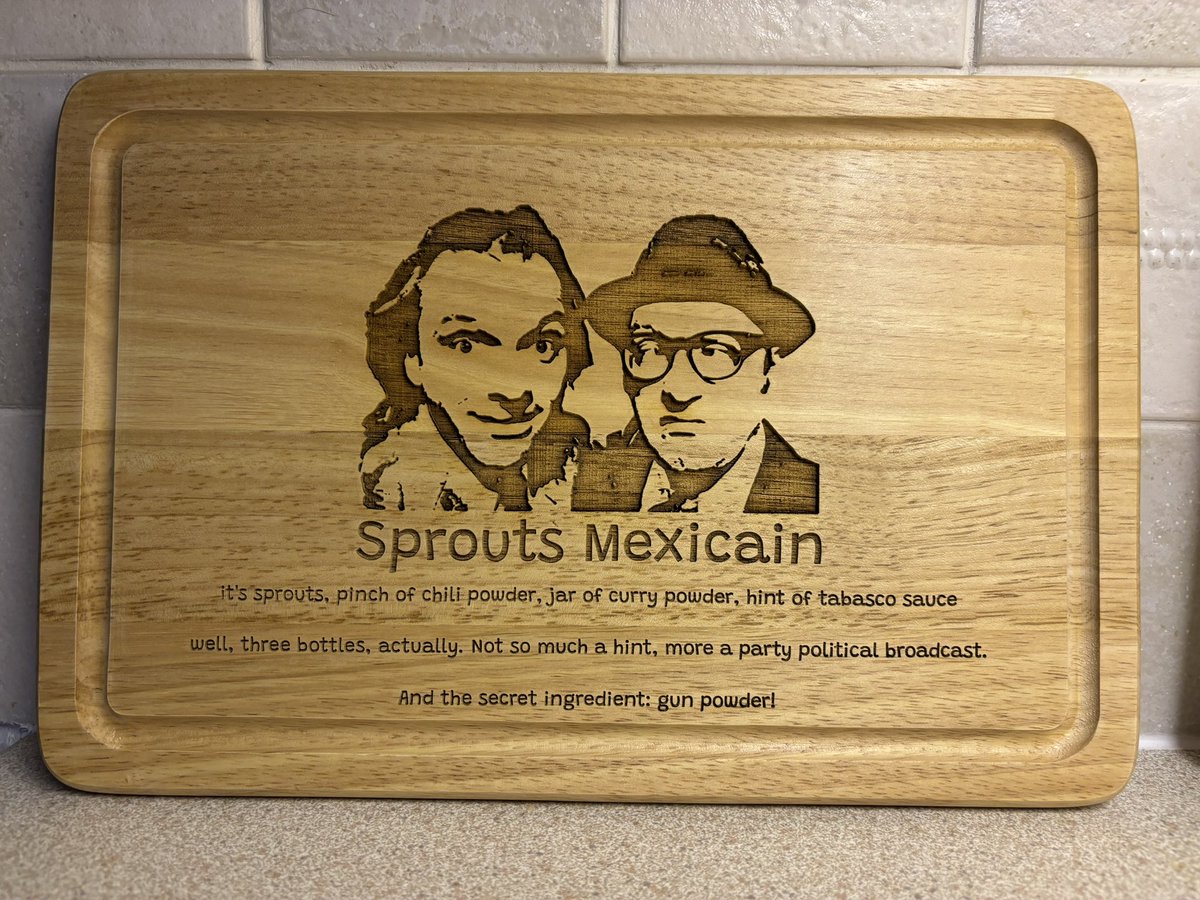 The #BottomStuff household has a new chopping board! 😬