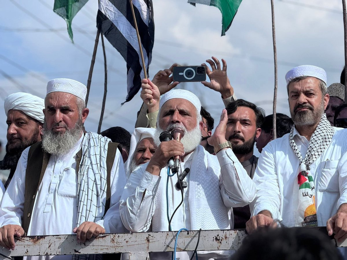 JIKPNorth's tweet photo. دیر پائین — امیر جماعت اسلامی پاکستان حافظ نعیم الرحمٰن کی اپیل پر، صمود فلوٹیلا پر اسرائیلی حملے، غزہ سے اظہارِ یکجہتی اور ٹرمپ امن منصوبے کے خلاف جماعت اسلامی دیر پائین کے زیرِ اہتمام احتجاجی مظاہرے سے امیر ضلع، مولانا اسد اللہ خان، خطاب کر رہے ہیں۔
#NationwideProtests4Flotilla https://t.co/N3fwb0vLpN