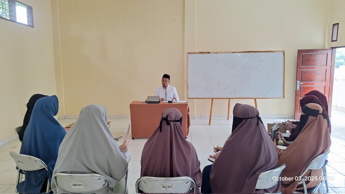 "Jangan lelah dalam berdakwah, karena istiqomah adalah kunci keberhasilan. Teruslah menyebarkan kebaikan dan kasih sayang, meskipun dalam perjalanan ada tantangan dan rintangan. Ingatlah bahwa Allah SWT bersama orang-orang yang sabar dan istiqomah. #Istiqomah #Dakwah #Sabar"