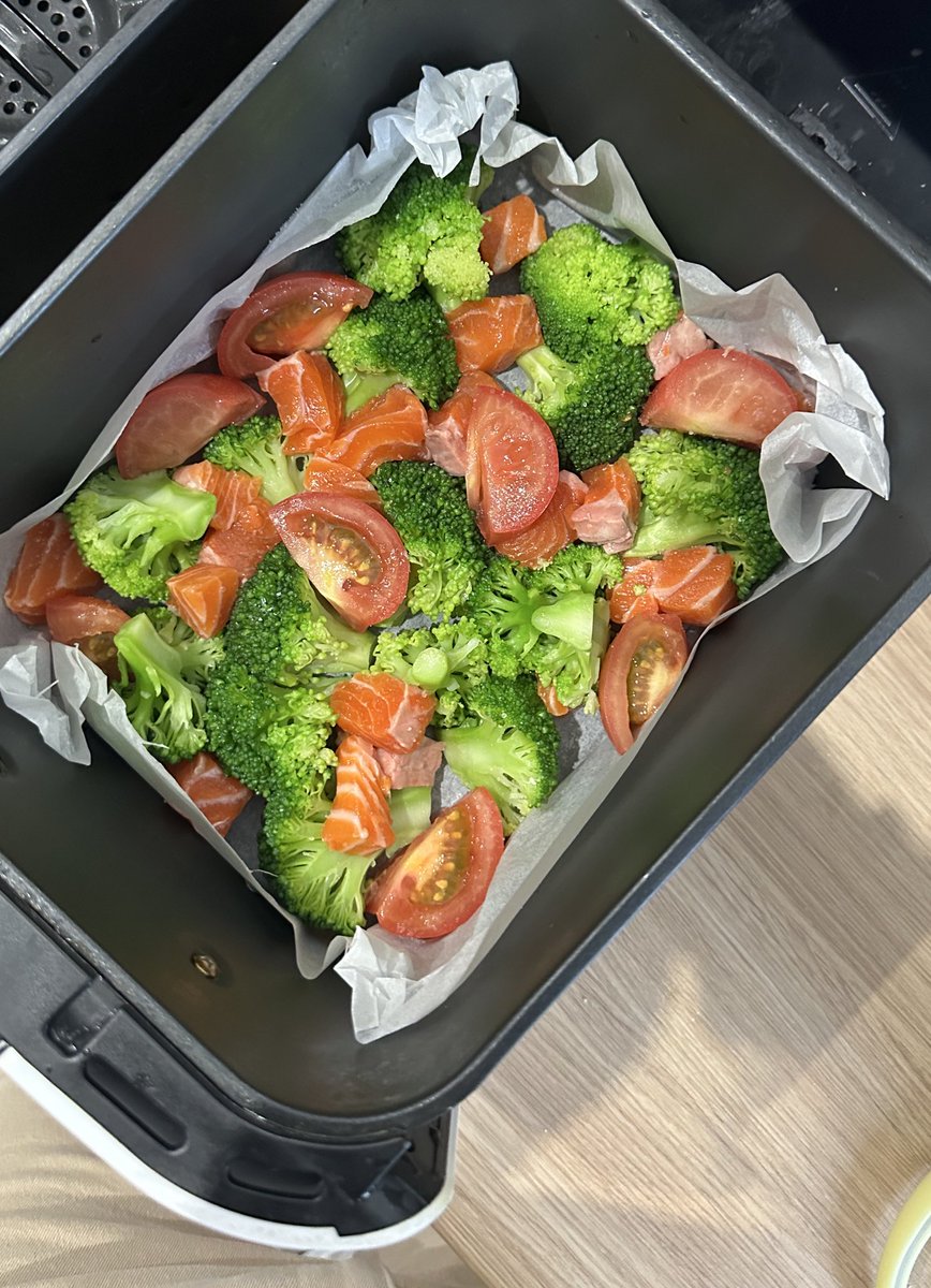 ти диви яка tweet media