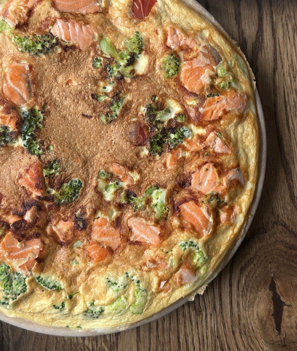 Влаштувала змагання. Попри всю любов до аерогриля перемогла звичайна сковорідка. Швидше по часу, готується рівномірніше, броколюшки не підгорають.