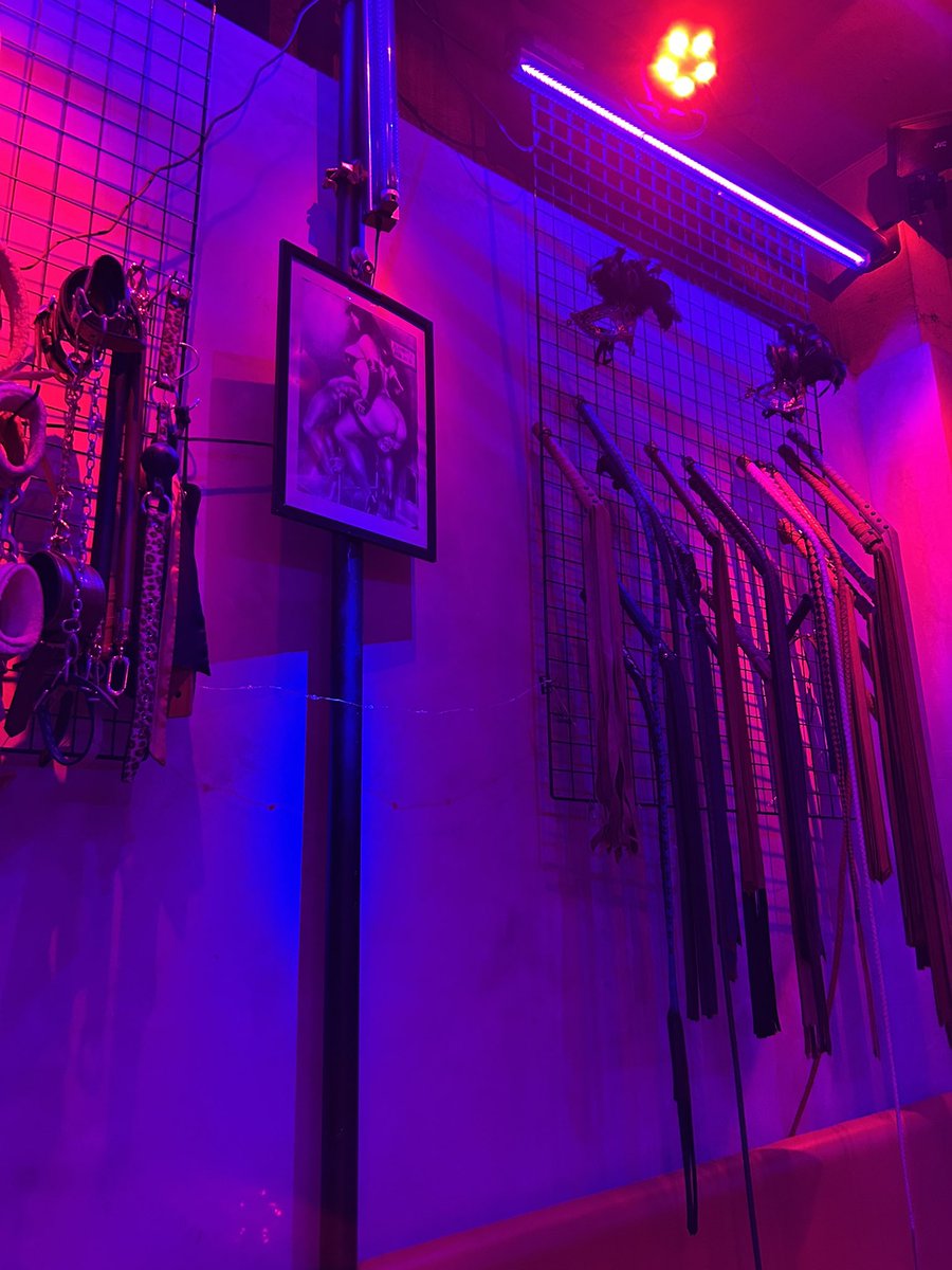 赤坂Dominatrixでバーテンダー始めました🍸
カウンターの中で大人しくお酒作ってます。
遊びにきてね✋️

#赤坂Dominatrix