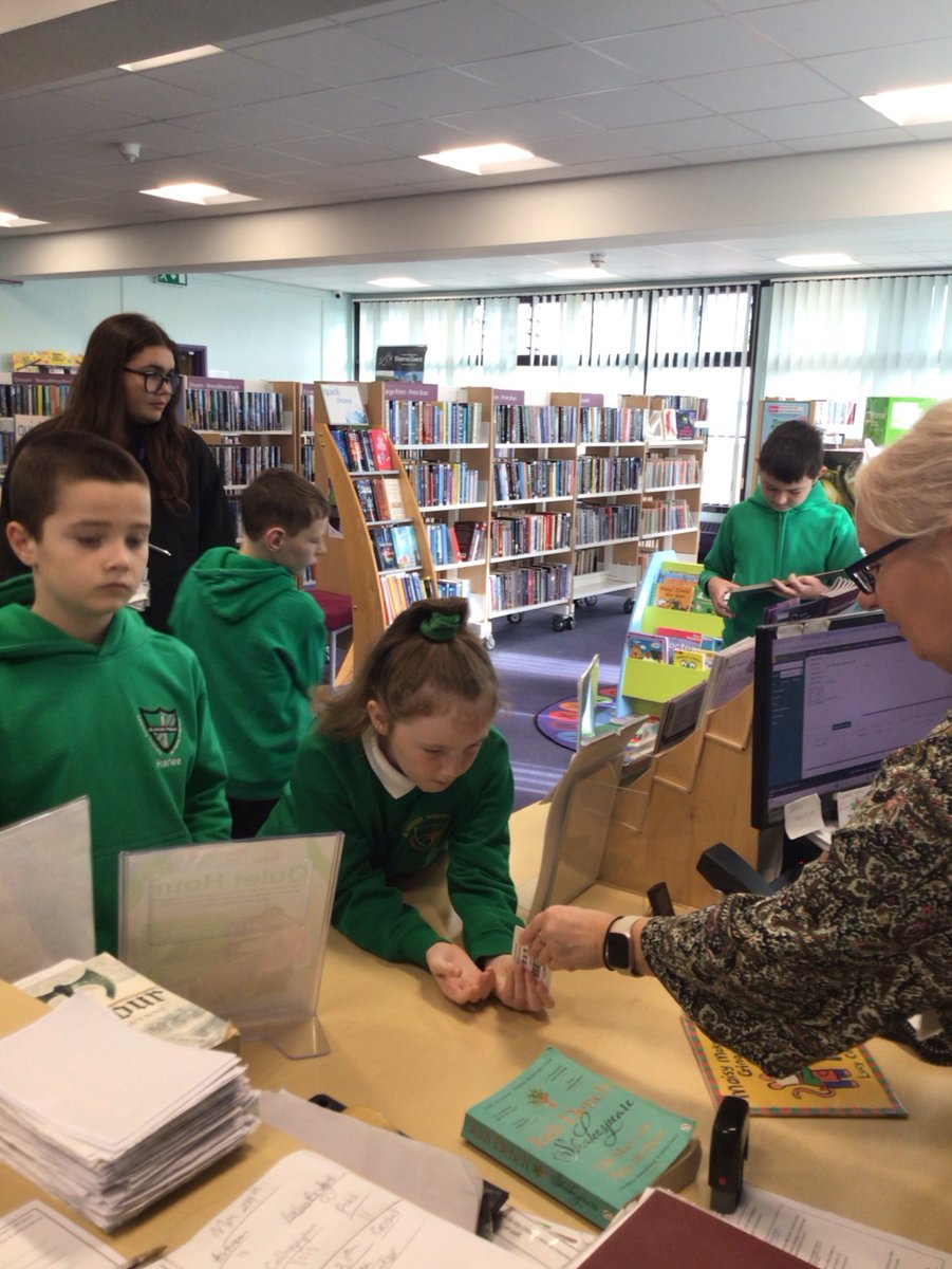glanhowyprimary's tweet image. Pupils in Y Garn have been exploring their local community again this week. We had a lovely time exploring Tredegar library, choosing our own books and using our class library card to borrow books! #G_FCE #YGarn #LocalCommunity #Independentlearners