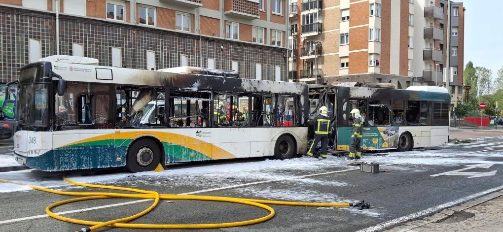 🔥 #Incendio de una #Villavesa en #Berriozar #Navarra 
FESTARO.ES