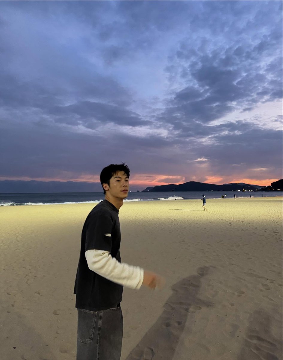 광한이가 부산에 왔다간게 아직도 믿기지가 않고 기분좋은 꿈을 꾼거 같다 ☺️ 부산바다와도 잘어울리는 광한이, 내년 부국제에서도 꼭 만나자
