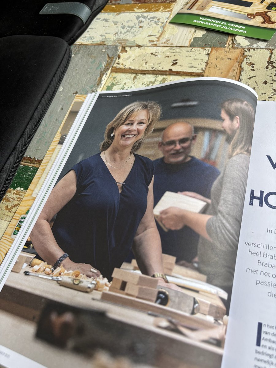 Ja! Ik ben geïnteresseerd! En heb een vagina. Kom, we gaan medezusters tellen: 31 mannen. 4 vrouwen. Joejoe.