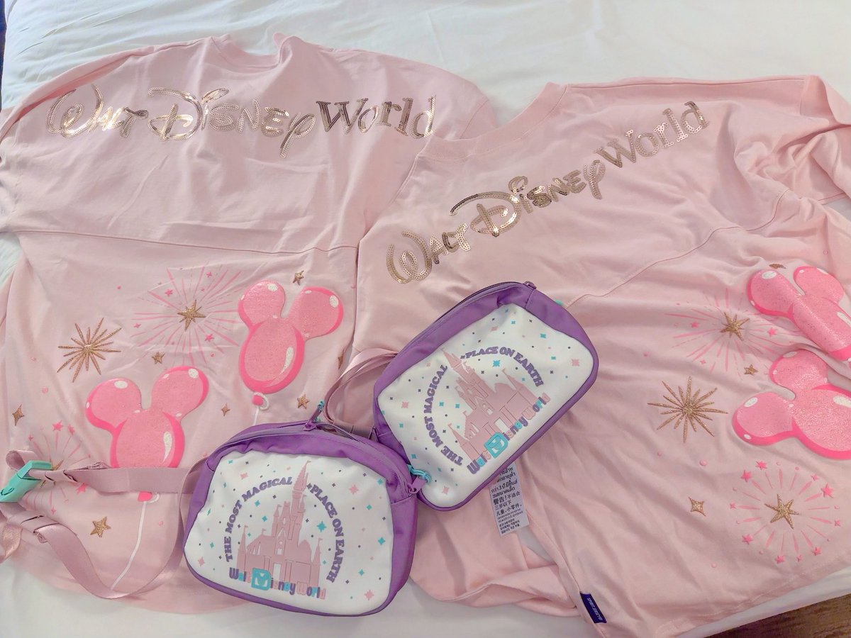 hoghog165's tweet image. 【お土産②】
ハリポタ以外のディズニーやフロリダ空港でゲットしたものたち

クロスボディバッグは便利すぎて2個買い、1個はうつきちゃんとおそろ
大好きなホーンテやハロウィングッズは買って即使用
リア友へのお土産には美味しいお菓子やリップクリーム達を配り歩く！

#Aの旅
#wdw