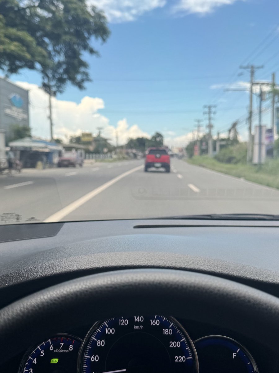 danicadjen's tweet photo. Kyut lang kasi convoy na tayo sa daan hahahaha https://t.co/pXWJmWVpwg