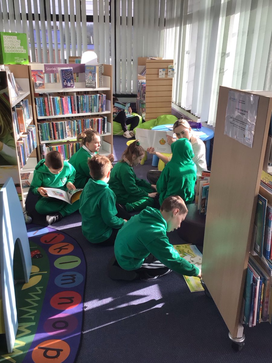 glanhowyprimary's tweet image. Pupils in Y Garn have been exploring their local community again this week. We had a lovely time exploring Tredegar library, choosing our own books and using our class library card to borrow books! #G_FCE #YGarn #LocalCommunity #Independentlearners