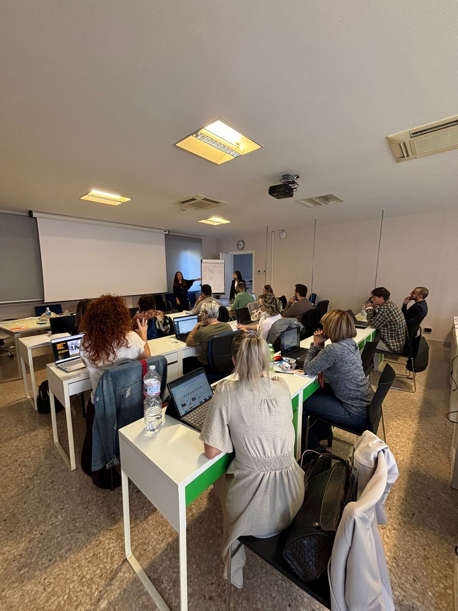 ✨ Secondo giorno al via per i 2 corsi di #formazione in presenza di questo fine settimana:

🗣️ Public Speaking
📢Tecnico della Comunicazione

Dopo le lezioni online ora è l’occasione di rafforzare competenze e strumenti di chi si farà #comunicazione negli Enti del #Terzosettore