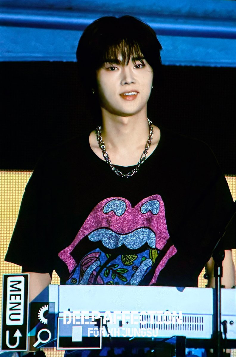 Deep_a_JS's tweet image. 251003 부산대학가요제 

부산 퍼컬 정수등장 ! 

#엑스디너리히어로즈 #xdinaryheroes #정수 #jungsu